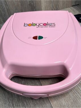 Babycakes Pink Cupcake Maker CC‑1414| Retro Mini Cupcake Appliance | Easy Baking